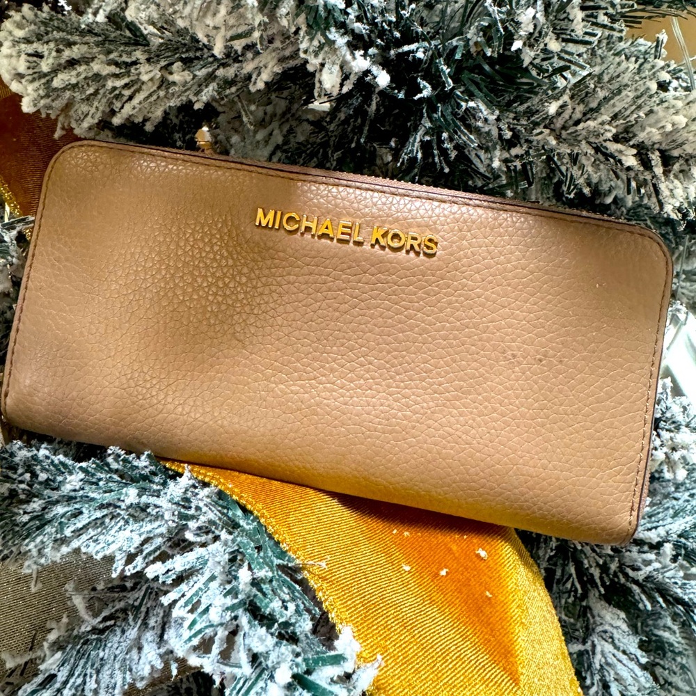 Michael Kors Jet Set Wallet-Tan